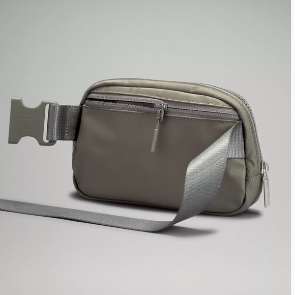 NWT Lululemon Grey Sage Everywhere Belt Bag! - Picture 9 of 9